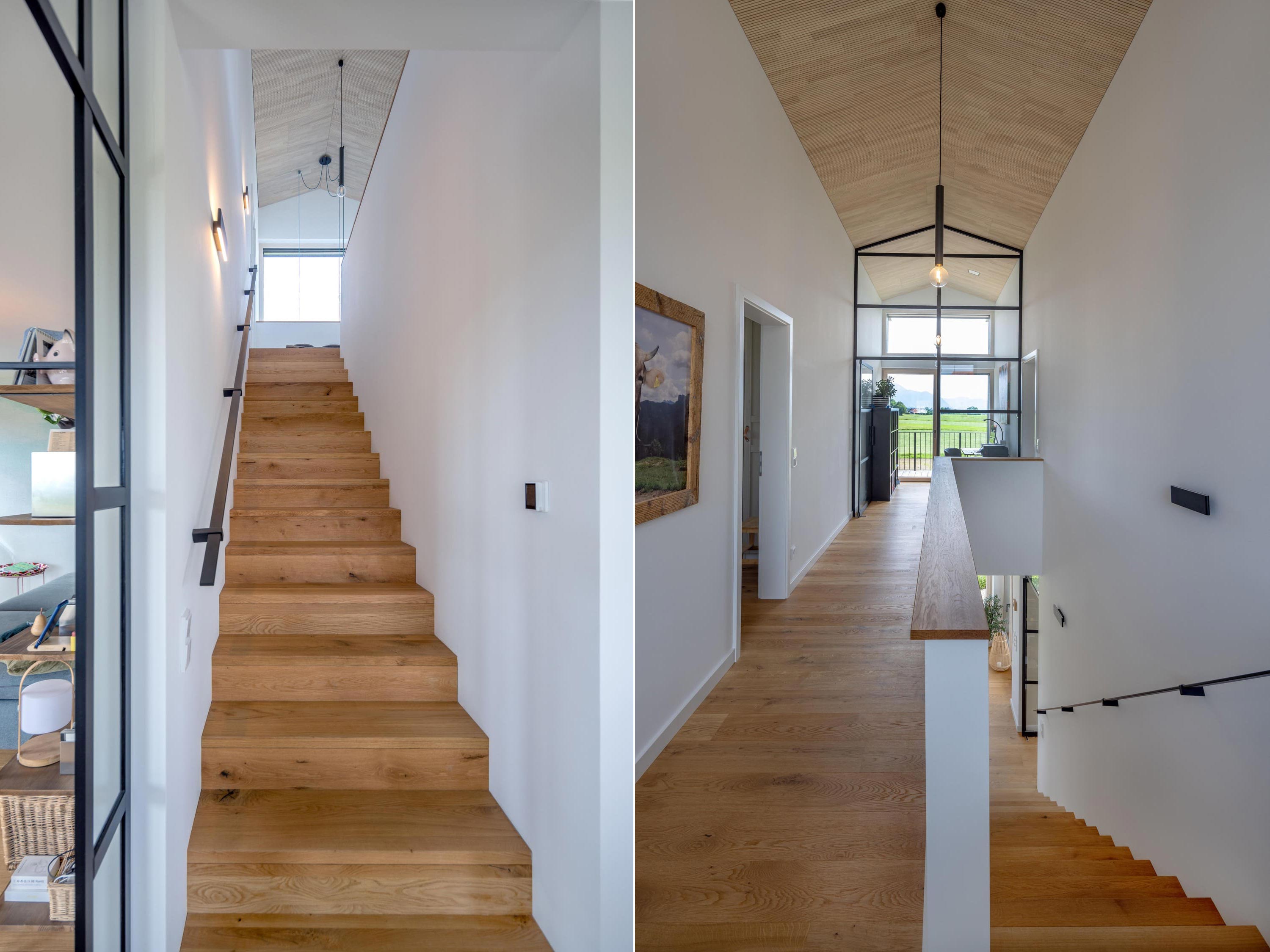 Flur im OG mit Blick auf Glas-Loft-Element mit schwarzem Rahmen, Treppe mit schwarzen Handlauf