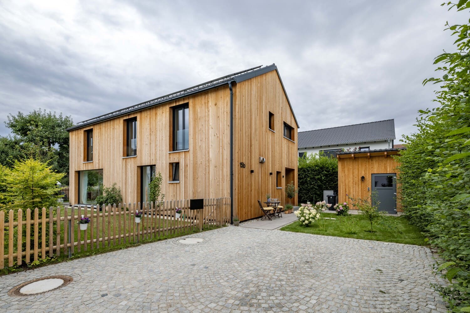 Einfamilienhaus mit Holzfassade in Zolling
