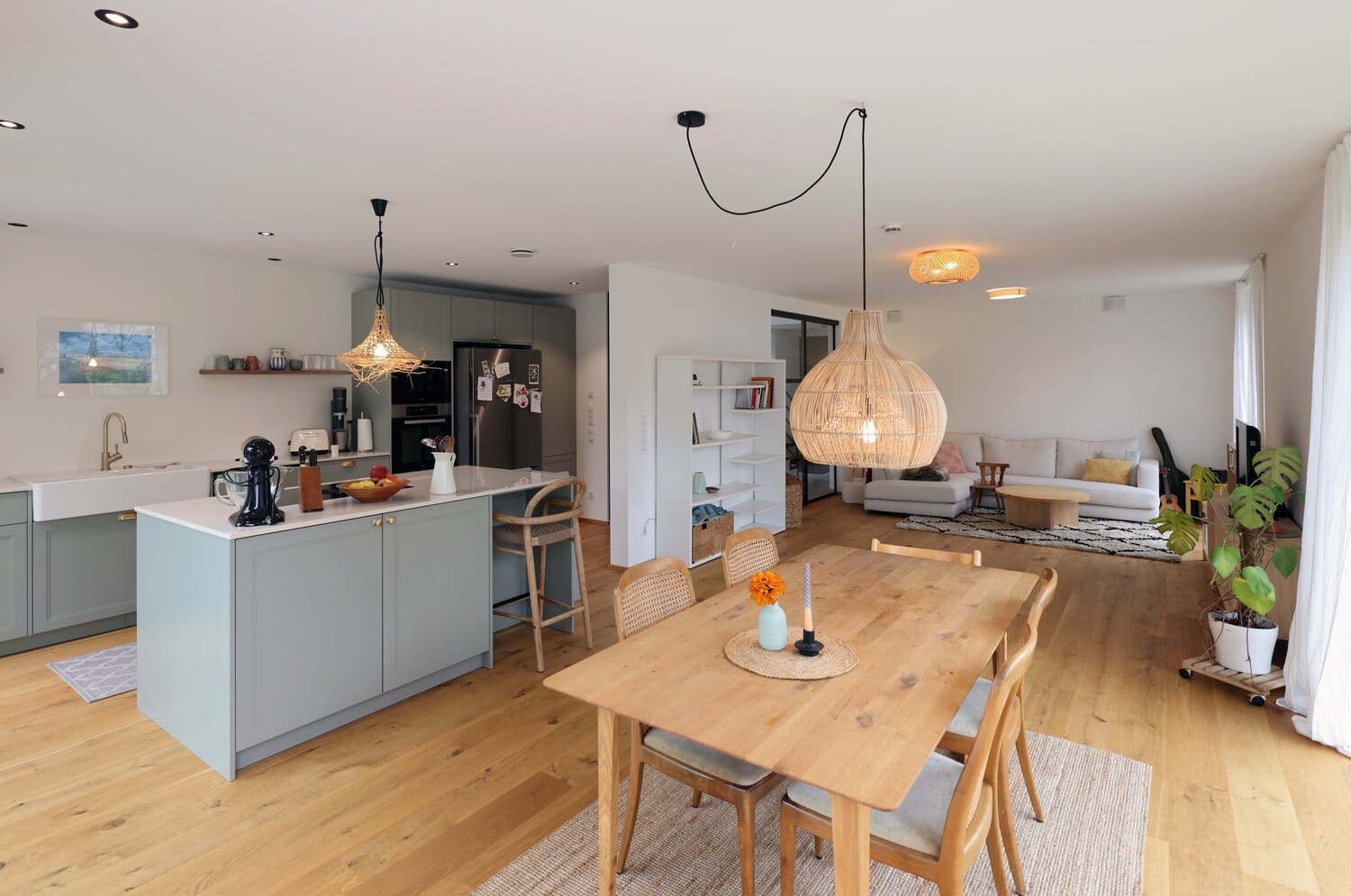 mintgrüne Küche im Holzhaus in Zolling