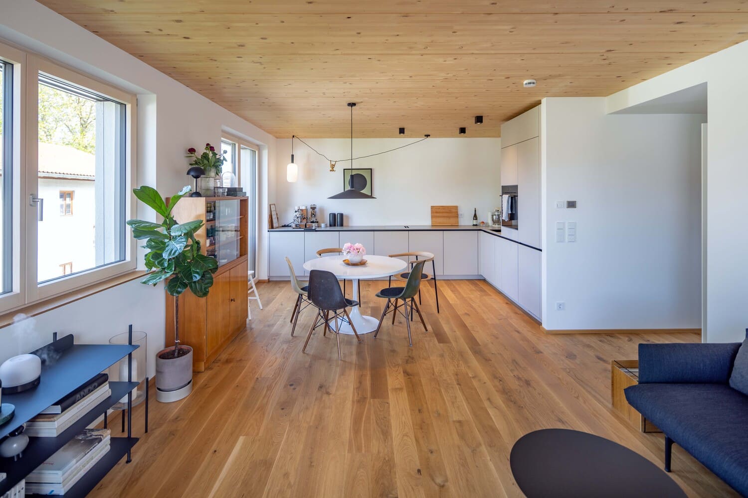 Mehrfamilien Holzhaus in Übersee, Wohnung, Holzboden, Küche